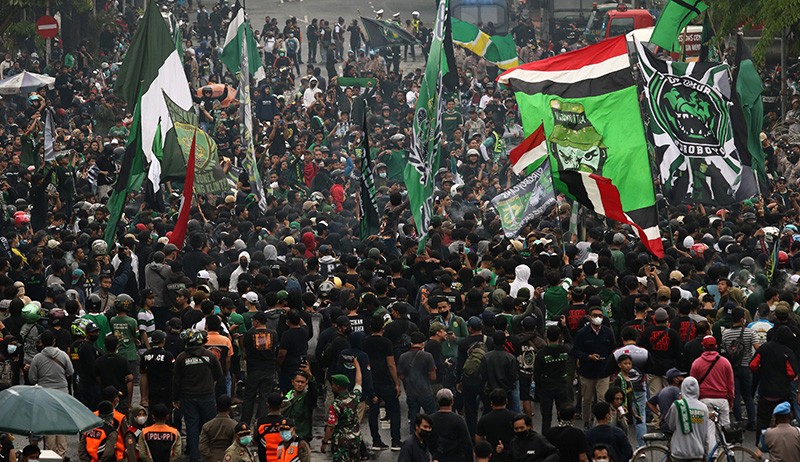 Bonek Protes Kick Off Liga 1 Telalu Malam, PT LIB Tanya ke Pemegang Hak Siar