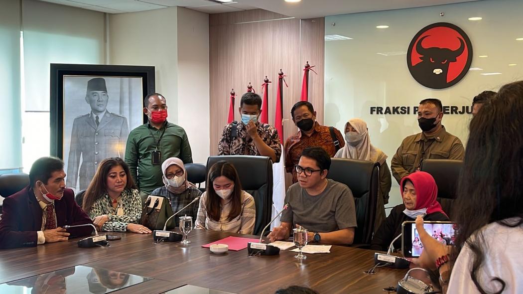 Anggiat Pasaribu Minta Maaf Langsung ke Ibu Arteria Dahlan: Saya Salah