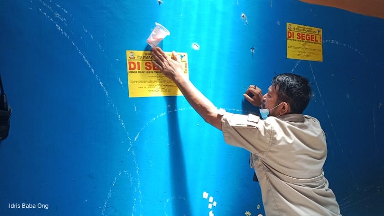 Perumda Pasar Makassar Segel Sejumlah Kios Pedagang Belum Bayar Sewa