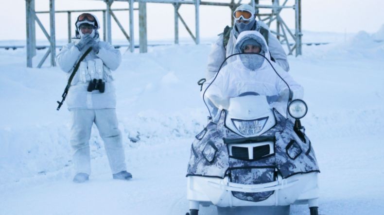 Begini Beratnya Latihan Tentara Rusia, Berenang di Air Es dan Ditempa Beton Panas