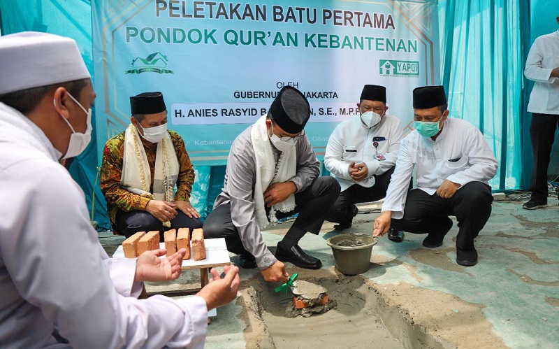 Letakkan Batu Pertama Pembangunan Pondok Qur'an Kebantenan, Anies: Semoga Hasilkan Pemimpin Umat 
