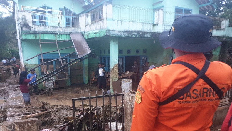 Banjir Bandang Terjang Sukawening Garut, Puluhan Rumah Rusak dan 7 Warga Mengungsi