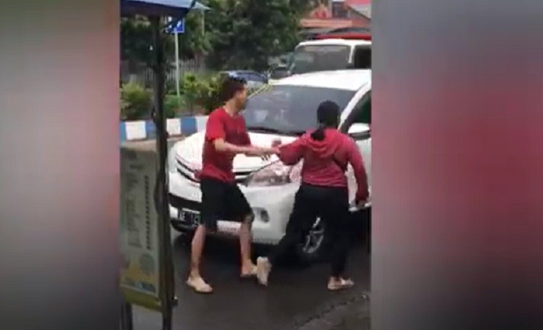 Viral Video Istri Ngamuk di Jalan, Cegat Suami Semobil dengan Perempuan Lain