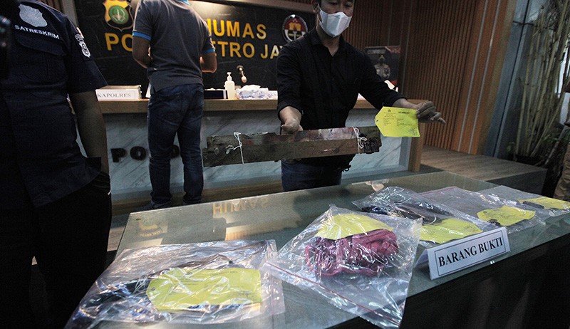 Polisi Beberkan Barang Bukti Kasus Mutilasi Driver Ojol di Bekasi, Golok hingga Karung