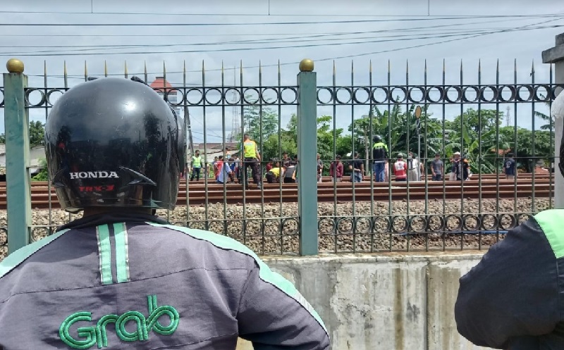 Terseret 200 Meter, Perempuan Tewas Tertabrak Kereta di Klender Minggu Pagi
