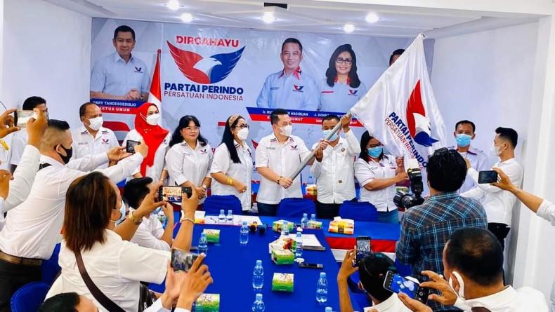 Serahkan SK, Perindo Sumut Minta DPD Nias Fokus Bekerja