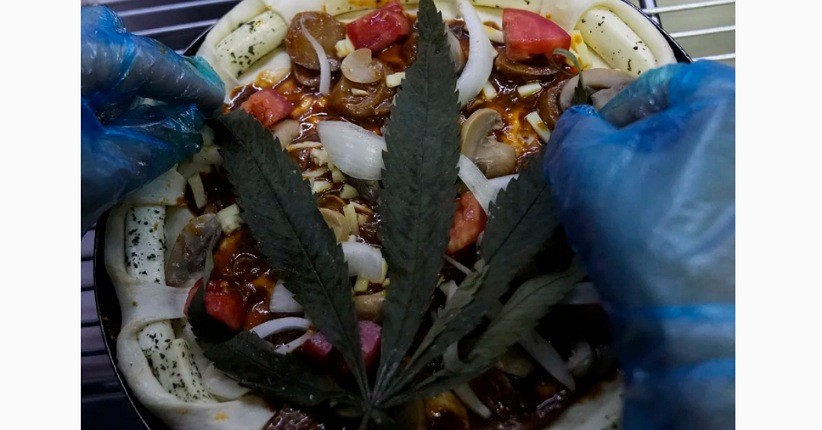 Restoran Ini Jual Pizza Daun Ganja Goreng, Unik Bisa Kreasi Sendiri