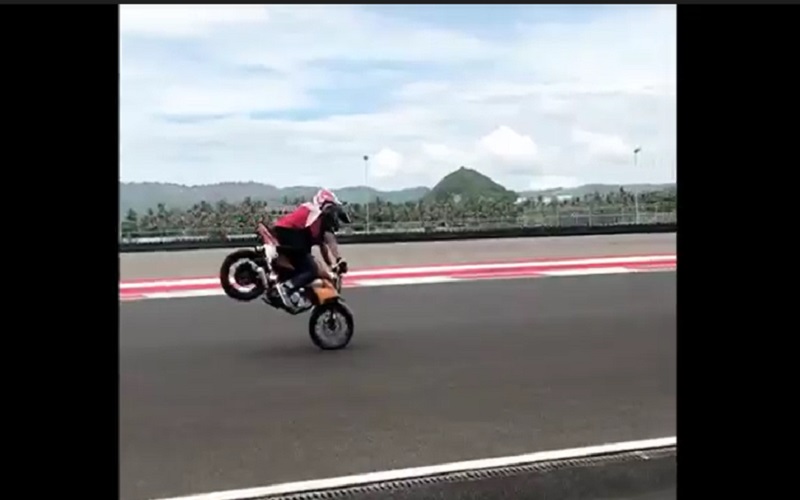 Viral Aksi Freestyle di Sirkuit Mandalika, Warga Geram