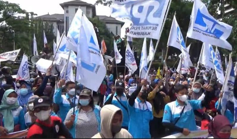 Buruh Jateng Ancam Matikan Mesin Pabrik jika Kenaikan UMK Kurang 10 Persen