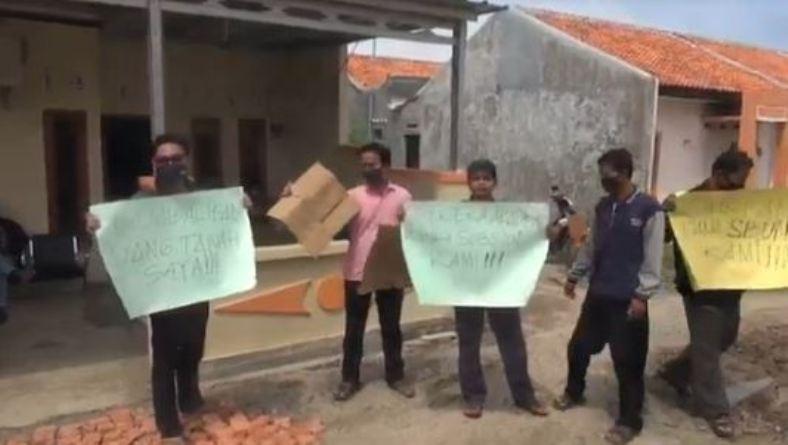 Belasan Warga Geruduk Kantor Pengembang Perumahan di Kota Tegal, Ada Apa? 