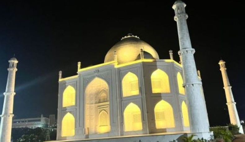 So Sweet, Pria Ini Bangun Replika Taj Mahal untuk Buktikan Cinta ke Istri