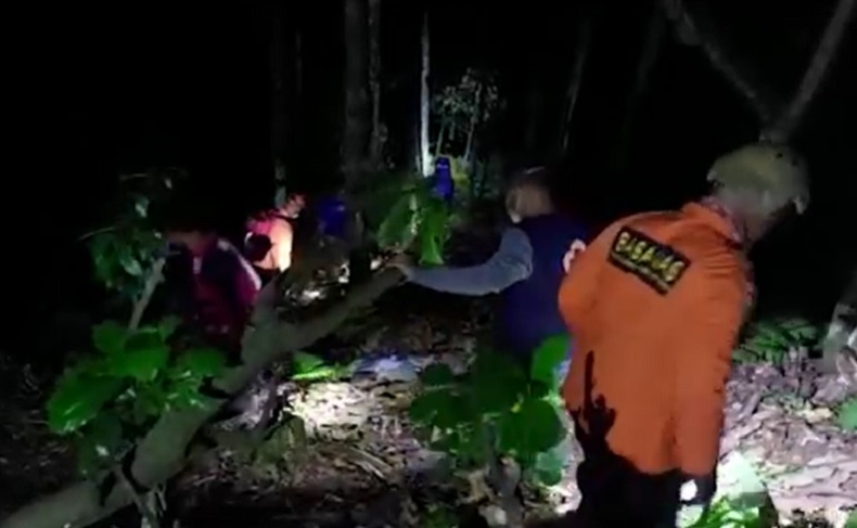 Bertengkar dengan Istri, Suami Nekat Terjun ke Jurang Sedalam 100 Meter