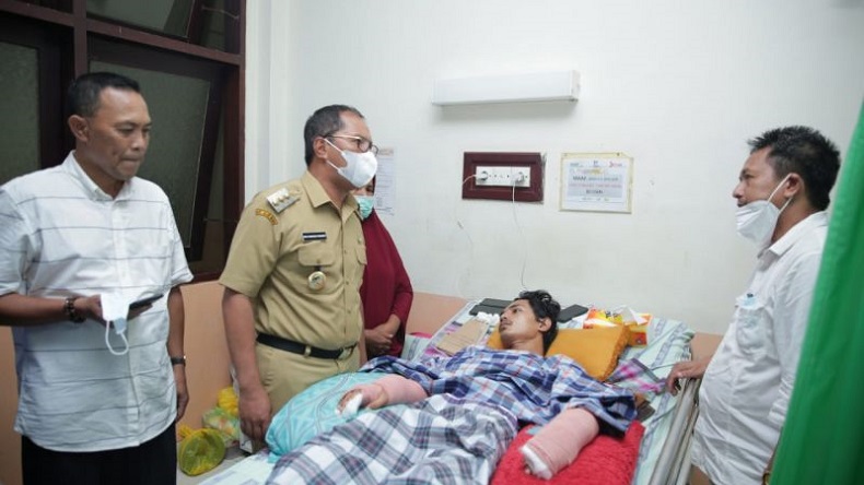 Danny Pomanto Tanggung Biaya Pengobatan Mahasiswa Korban Pertikaian