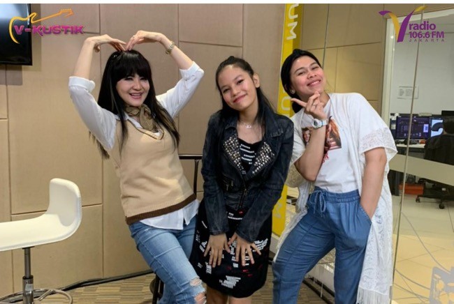 Klop dan Kompak! Ita Purnamasari x Zoe Jireh Beberkan Kolaborasi di V-Kustik V Radio