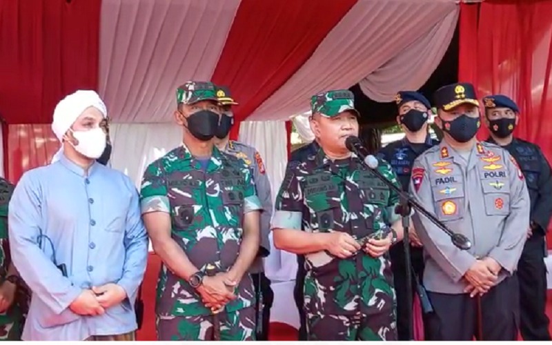 Momen Upin Ipin Jenderal Dudung dan Fadil Imran Selalu Bareng, Nomor 2 Nekat Terobos Banjir