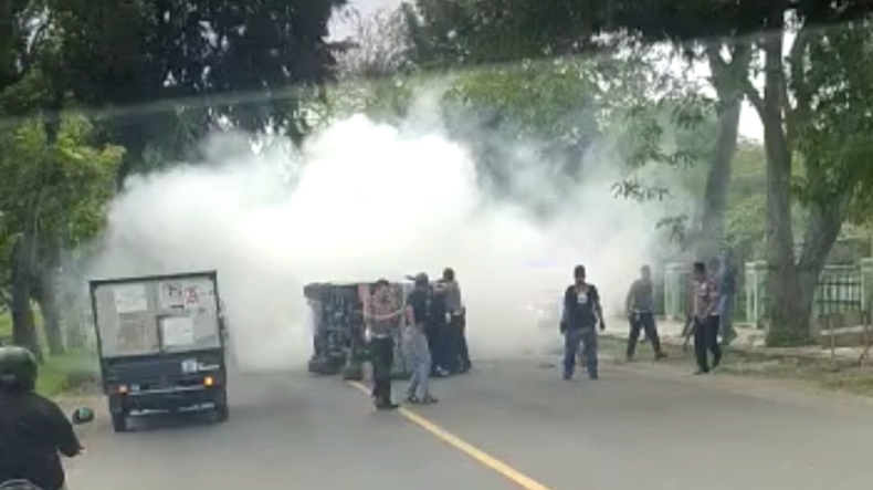 Minibus Terguling Diduga Muat Solar Ilegal, 2 Orang Diperiksa di Polres Blora 