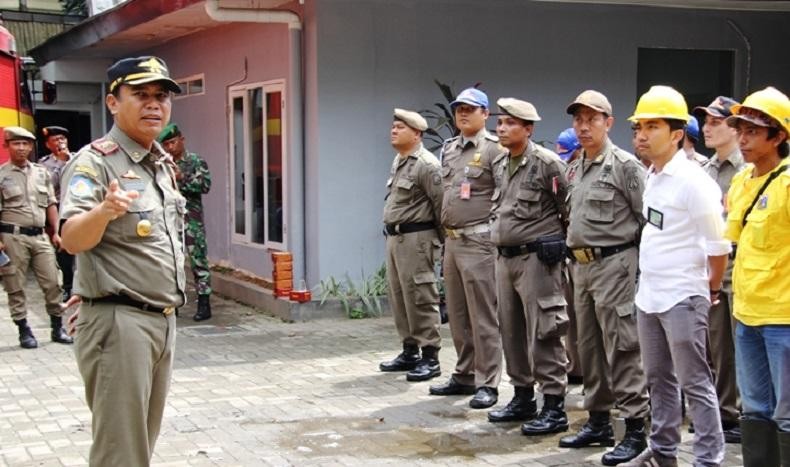 Bersihkan Baliho Ormas, Satpol PP Jaksel Akan Terus Razia