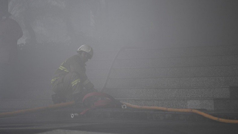Olah TKP, Polisi Dalami Kronologi hingga Penyebab Kebakaran Gedung Cyber 1