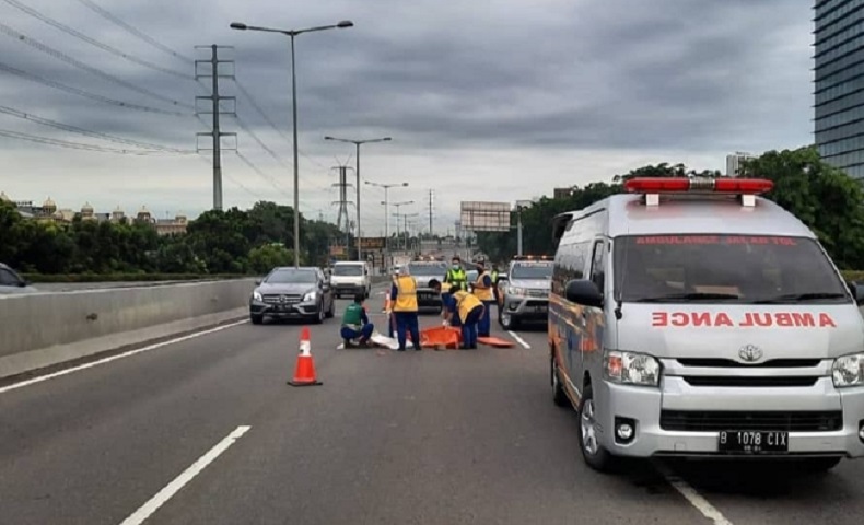 Nekat Jalan Kaki di Tol Kembangan Jakbar, Pria Paruh Baya Tewas Tertabrak