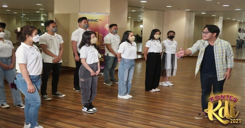 Danang Mengajarkan 10 Kontestan KDI 2021 Agar Tampil Maksimal di Atas Panggung