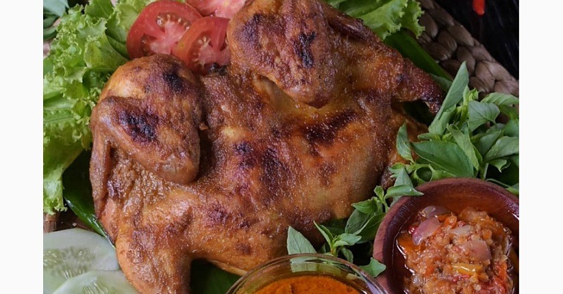 Cara Membuat Ayam Panggang Bumbu Rujak, Pedas Manis Menggugah Selera