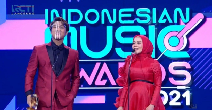 Lesti Kejora Raih 3 Piala IMA 2021, Rizky Billar: Kakak Jadi Suami Paling Bangga