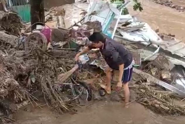 Ibu dan Anak Korban Banjir Bandang di Lobar Ditemukan Berpelukan Terjepit Pohon