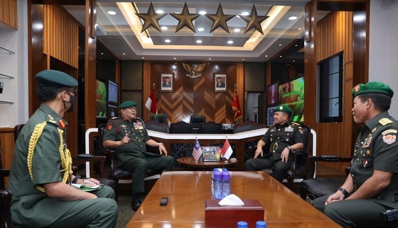 Bertemu KSAD Malaysia, Jenderal Dudung : Indonesia-Malaysia Negara Sahabat dalam Satu Kawasan