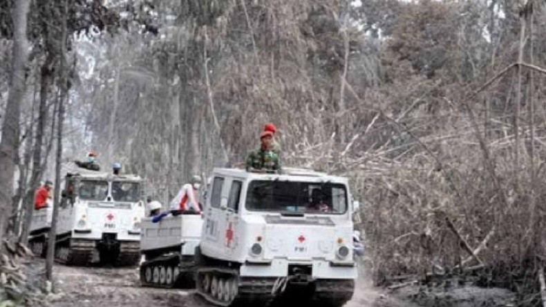 Tembus Medan Berat, Dua Rantis Hagglund PMI Dikerahkan ke Lokasi Terdampak Erupsi Gunung Semeru