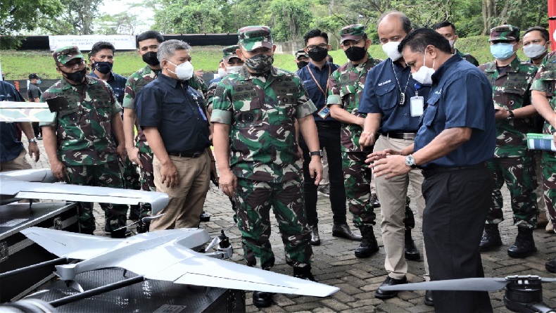 KSAD Jenderal Dudung Abdurachman Puji Keandalan Senjata Buatan PT Pindad