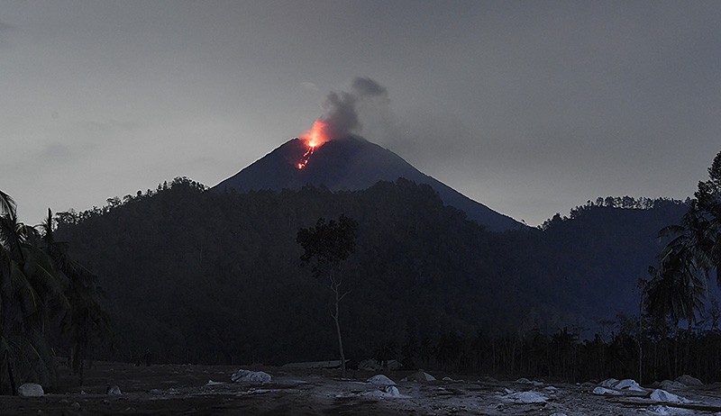 Material Vulkanis Gunung Semeru Masih Keluar, Warga Diimbau Tak Masuk Zona Merah