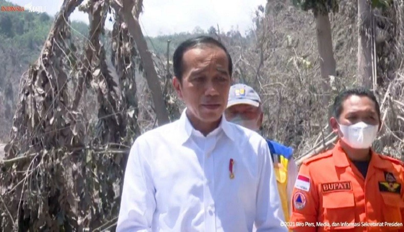 Jokowi Pastikan Korban Erupsi Gunung Semeru Tertangani dengan Baik