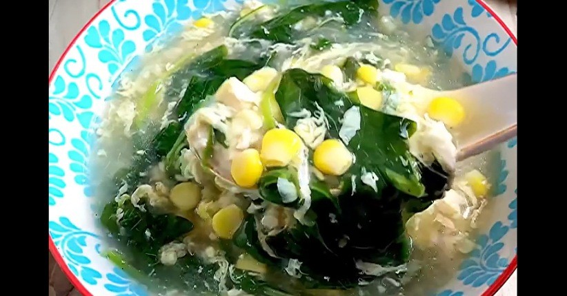 Cara Membuat Sup Jagung Bayam, Enak dan Sehat Kaya Serat 