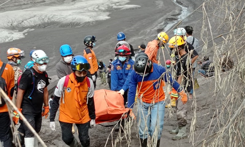 Korban Meninggal Erupsi Gunung Semeru 30 Orang, 13 Sudah Teridentifikasi 
