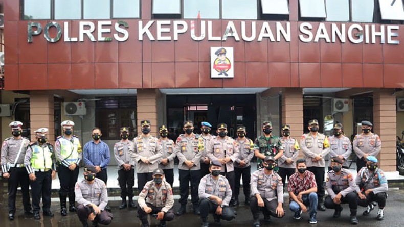 Kapolda Sulut Ingatkan Personel Jangan Berbuat Aneh-aneh