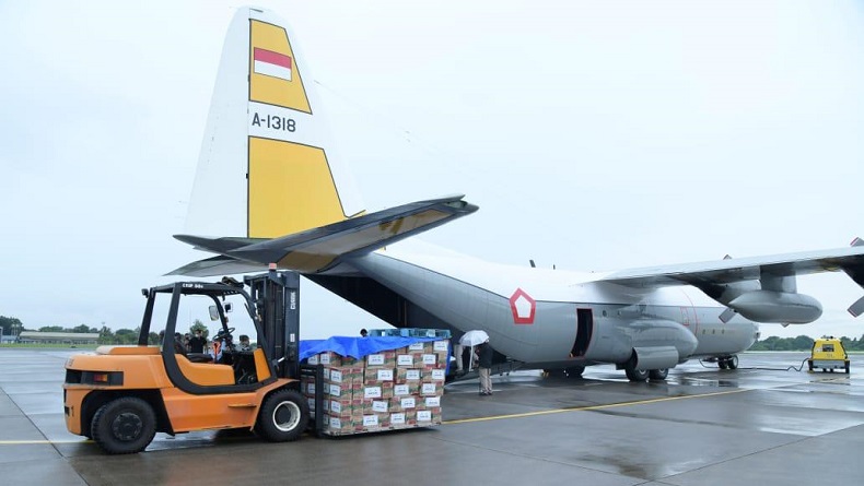 Pesawat Hercules Angkut 12 Ton Bantuan untuk Warga Terdampak Erupsi Semeru