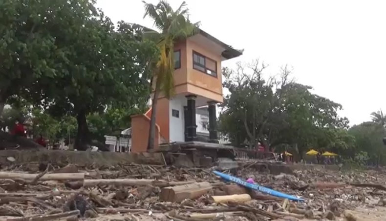 Selain Tumpukan Sampah, Pantai Kuta Bali Dilanda Abrasi Parah