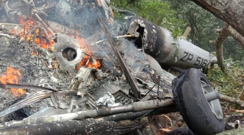 Helikopter Dinaiki Kepala Staf Angkatan Bersenjata India Jatuh, 4 Orang Tewas