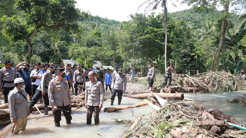Polda NTB Siagakan Personel hingga Sembako untuk Korban Banjir