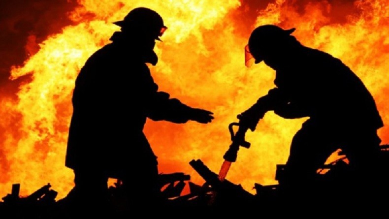 Kebakaran Landa Rumah di Cilincing Jakut Jelang Subuh, 10 Mobil Damkar Meluncur