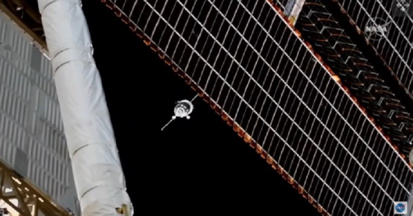 Miliarder Jepang Yusaku Maezawa Tiba di Stasiun Luar Angkasa