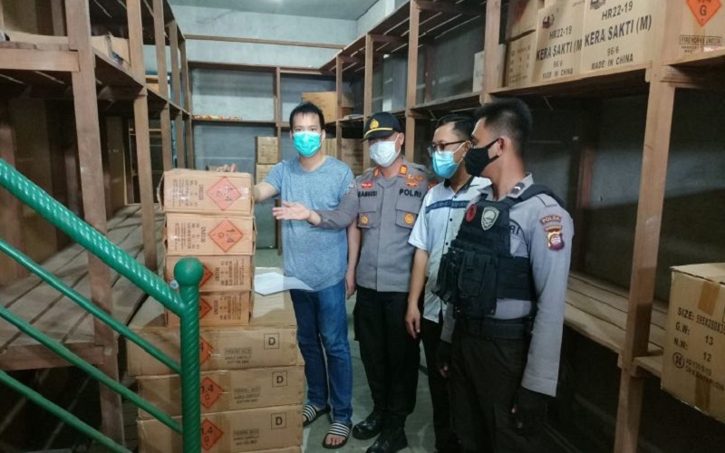 Jelang Nataru, Polda Kalbar Tertibkan Penjual Petasan