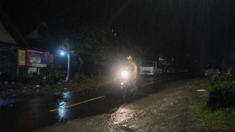 Hujan Deras Disertai Gemuruh Kembali Melanda Kawasan Lereng Semeru Rabu malam