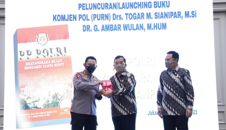 Kapolri : Buku Bhayangkara Sejati Mengabdi Tanpa Henti jadi Renungan Polri