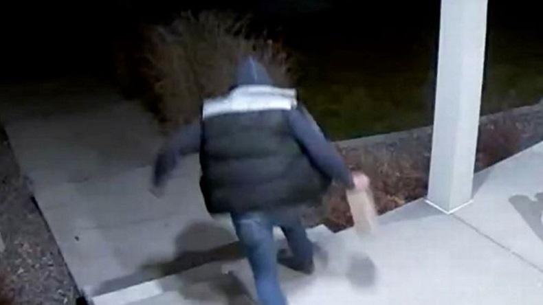 Paket Ayahnya Sering Hilang Dicuri, Bocah Ini Lakukan Hal Tak Terduga