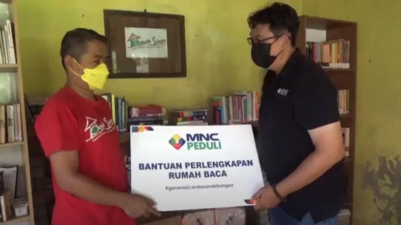 Dapat Bantuan dari MNC Peduli, Anak-Anak Korban Erupsi Gunung Semeru Merasa Senang