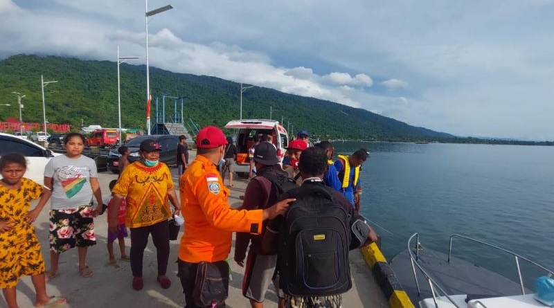 Tim SAR Gabungan Temukan 7 Penumpang Perahu Mati Mesin di Teluk Wondama
