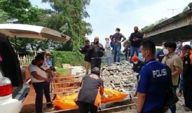 Mayat Mengapung di Kali Gegerkan Warga Pademangan