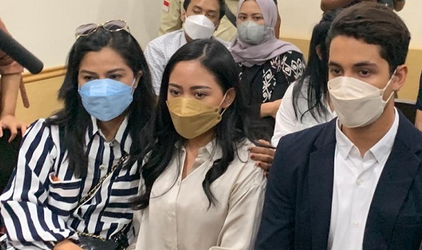 Rachel Vennya Hadir di Sidang Kasus Pelanggaran Karantina, Gugup Sambil Genggam Tangan sang Ibu