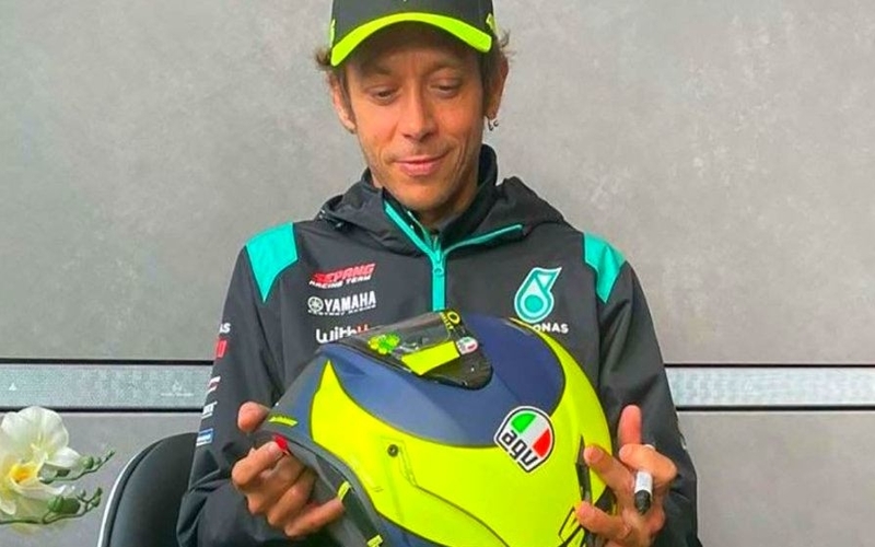 Valentino Rossi dan Marc Marquez Ikuti Acara Amal, Helm dan Sepatu Balapnya Dilelang